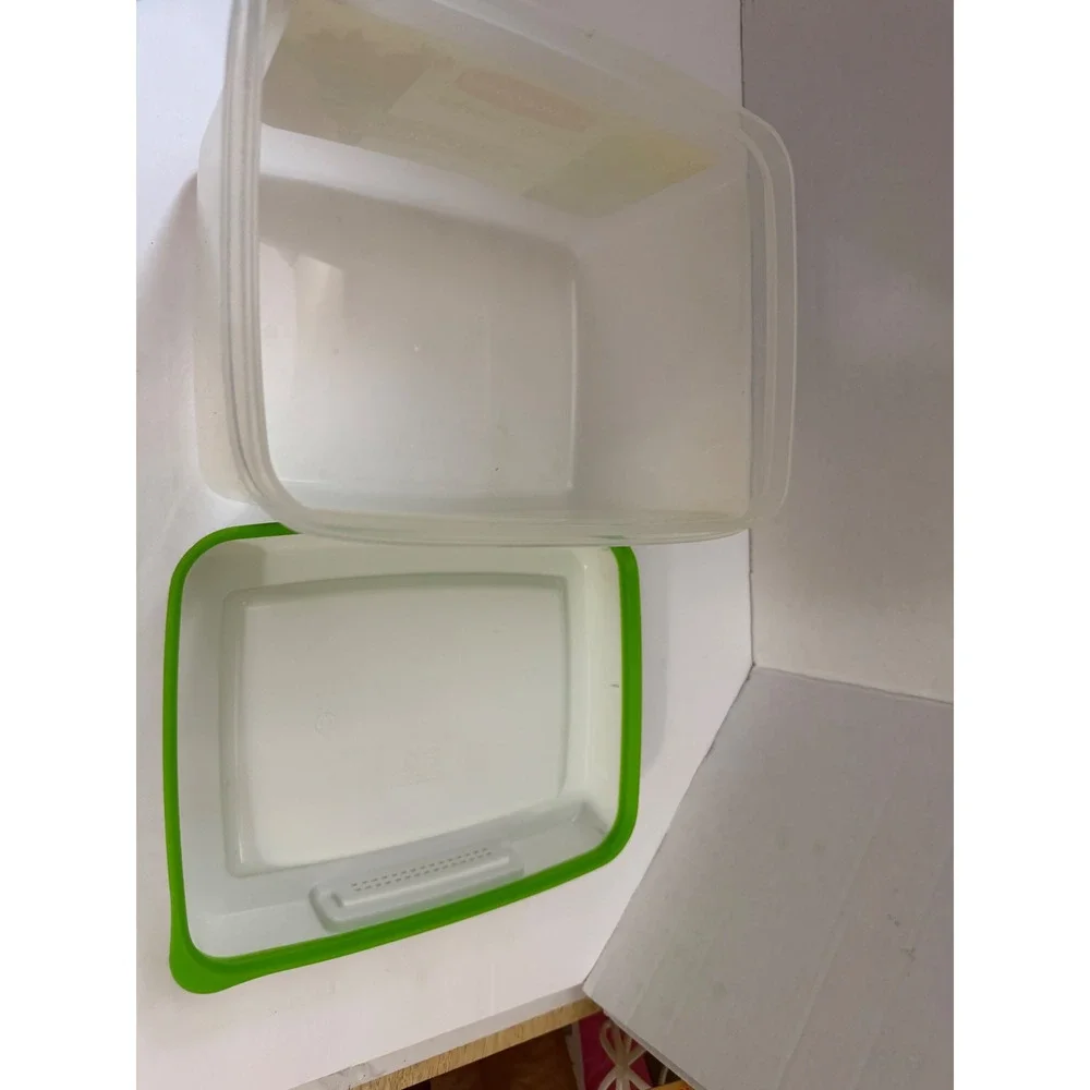 Rubbermaid FreshWorks Produce Saver Large 17.3 Cup Container Green White Lid 4.0